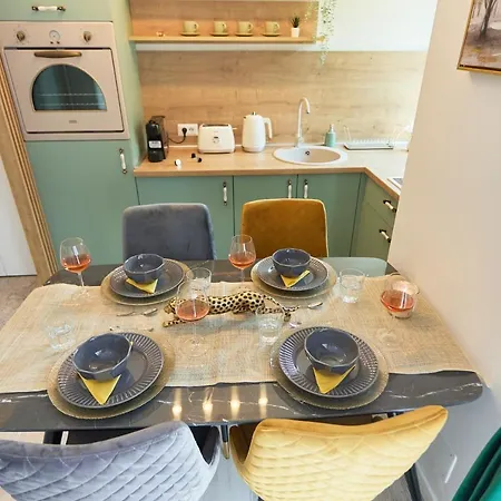 Voguish Apartment Bucharest